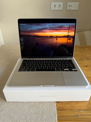 MacBook Air 13" Blanco Estrella - Apple