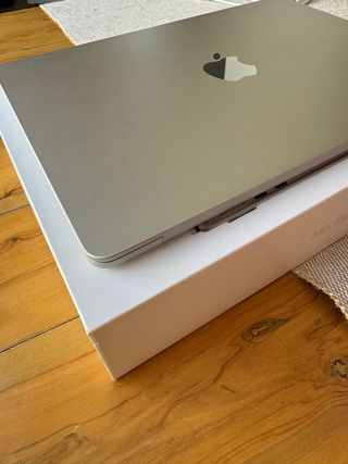 MacBook Air 13" Blanco Estrella - Apple