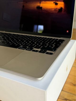 MacBook Air 13" Blanco Estrella - Apple
