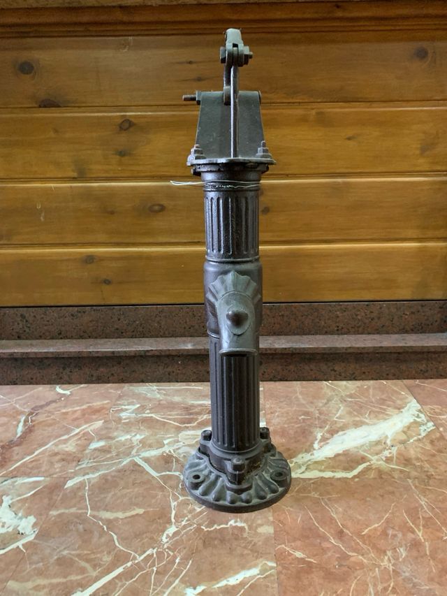 Bomba agua antigua - Estilo vintage