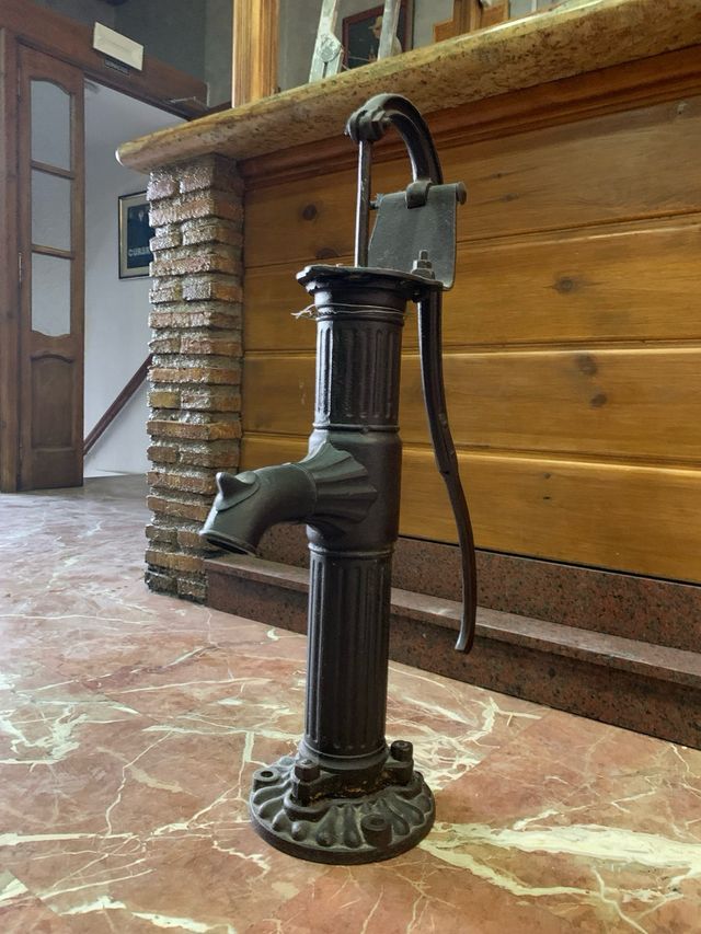 Bomba agua antigua - Estilo vintage
