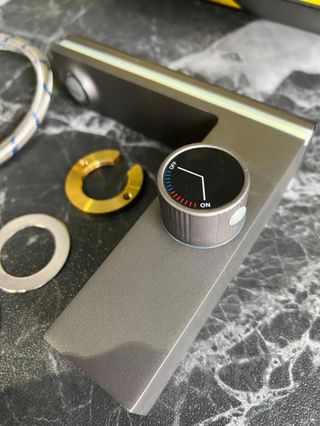 Grifo para lavabo color gris metálico