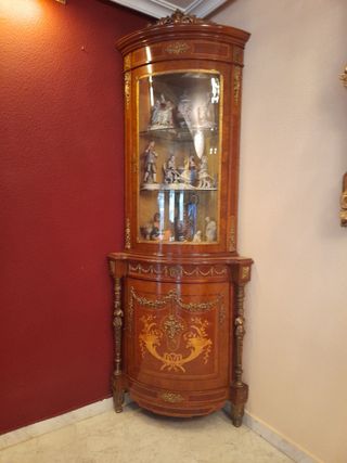 Vitrina antigua de madera y cristal