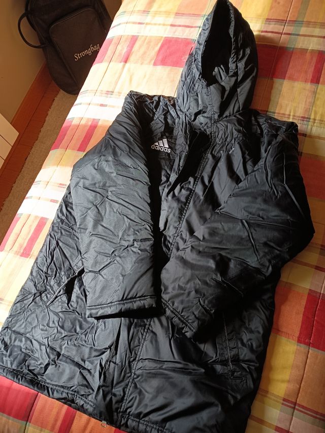 Chaqueta Adidas negra con capucha