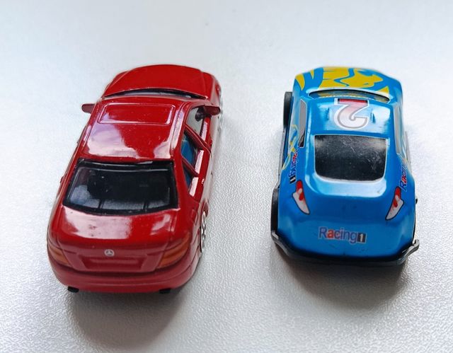 Macchinine giocattolo - 2 pezzi