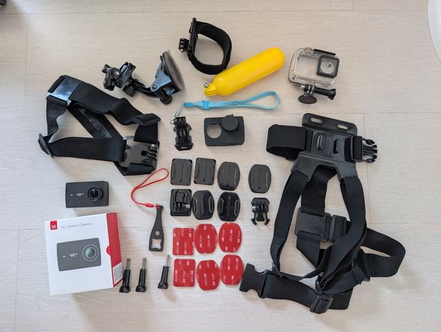 Fotocamera sportiva nera Yi 4K+