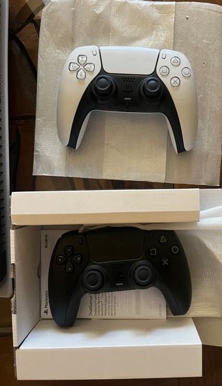 PS5 (PlayStation 5 FIFA24) + 2 mandos + 3 juegos