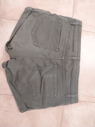 Shorts verde militar