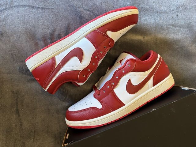 Zapatillas Jordan 1 Low SE - Rojo/Blanco - 44.5