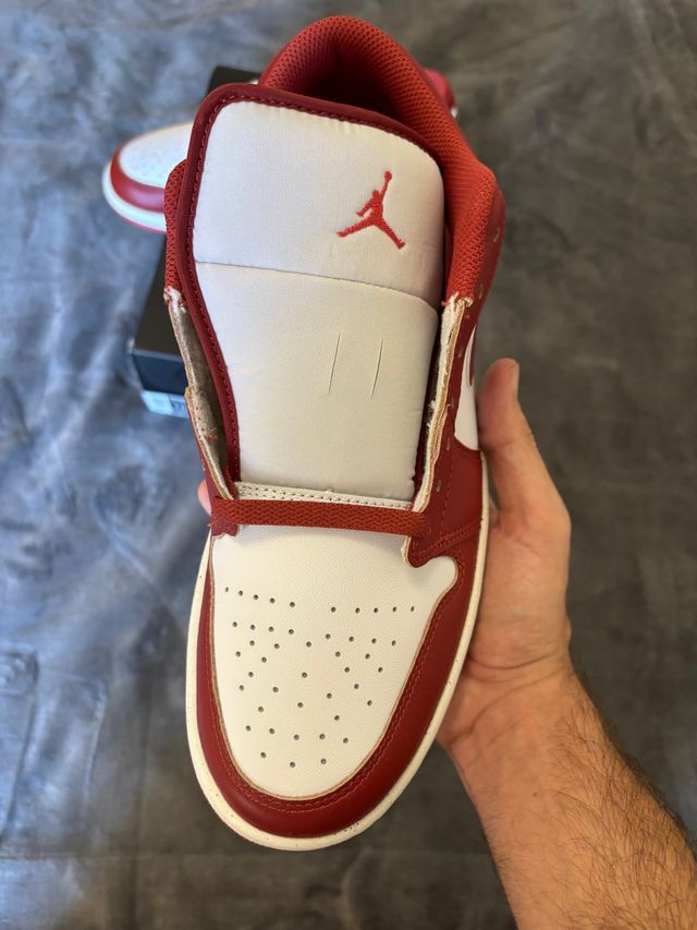 Zapatillas Jordan 1 Low SE - Rojo/Blanco - 44.5