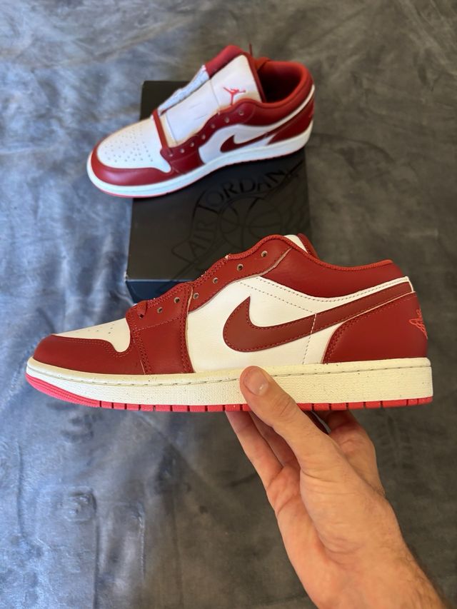 Zapatillas Jordan 1 Low SE - Rojo/Blanco - 44.5