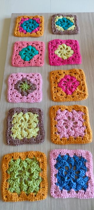 10 Quadrati Granny all'uncinetto