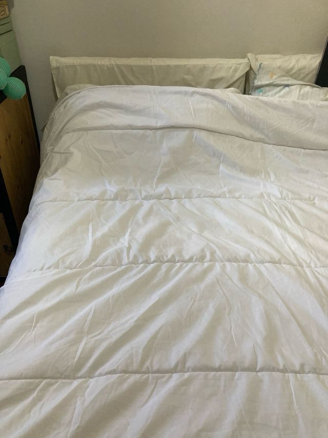 Dos edredones , velfont y el otro delperfil patric