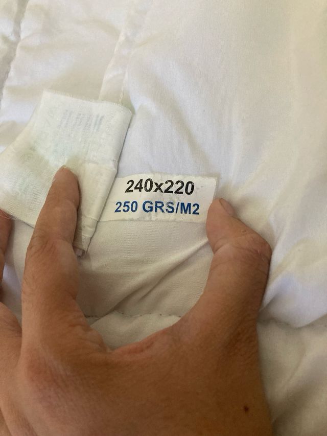 Dos edredones , velfont y el otro delperfil patric