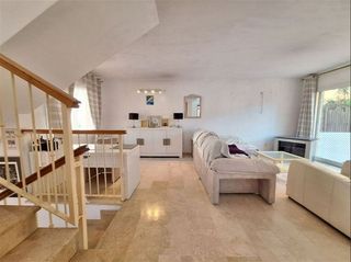 Casa pareada en venta en Nueva Andalucía centro en Marbella
