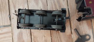Tren antiguo Bassett-Lowke con rieles originales