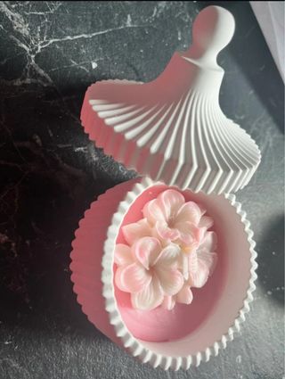 Candela profumata rosa e bianca