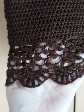 Falda tejida a crochet marrón