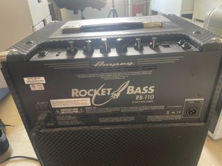 AMPEG Rocket Bass RB-110 Amplificador de bajo 50W