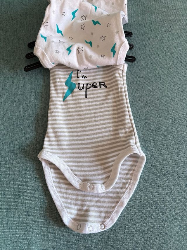 3 Bodys Bebé 3 Meses - Súper Cute