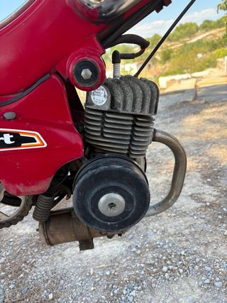 Motocicleta clásica Mobilette Transport