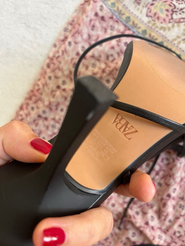 Sandalias Zara negras de tacón 