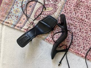 Sandalias Zara negras de tacón 