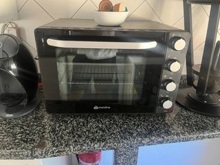 Horno de sobremesa pequeño. usado 2 veces 