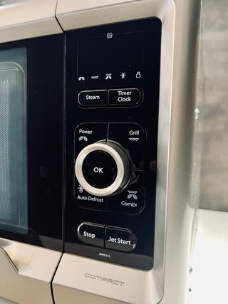 Microonde Whirlpool combinato - 20L 700W