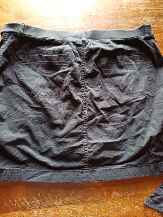 Gonna nera con pantaloncini tg M