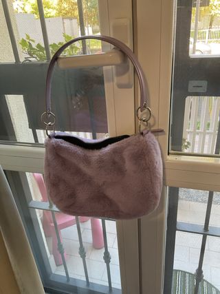 Borsa lilla in pelliccia sintetica 