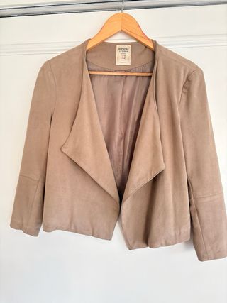 Chaqueta antelina beige Zara 