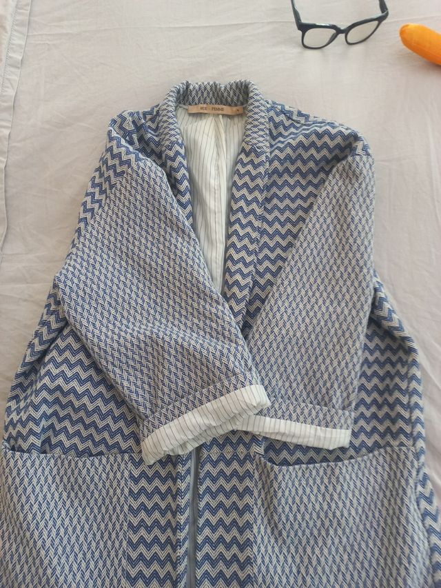 Chaqueta  abierta  zigzag azul y blanco