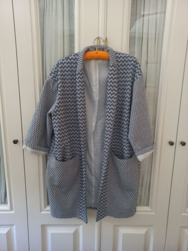 Chaqueta  abierta  zigzag azul y blanco