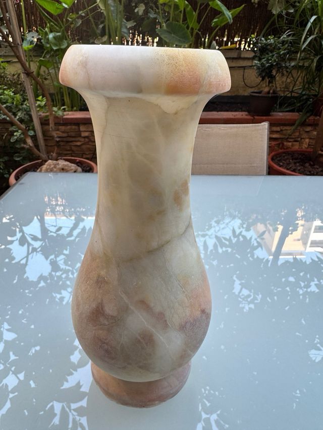 Jarrón mármol translúcido.