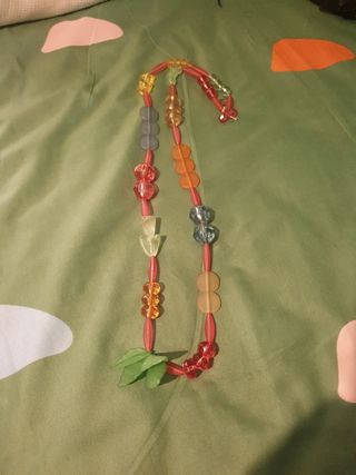 Collar multicolor con cuentas