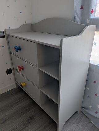 Cómoda infantil IKEA TRÜGEN gris