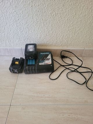 Cargador Makita + 2 baterías