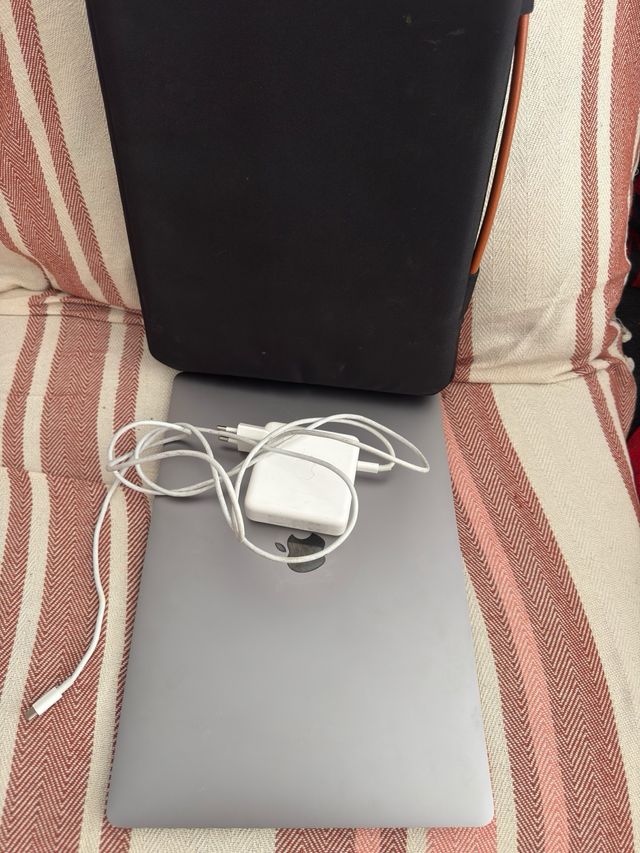 MacBook Pro 15" 2019 i9 32GB 512GB