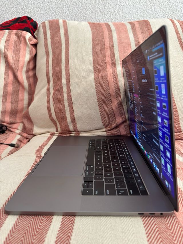 MacBook Pro 15" 2019 i9 32GB 512GB
