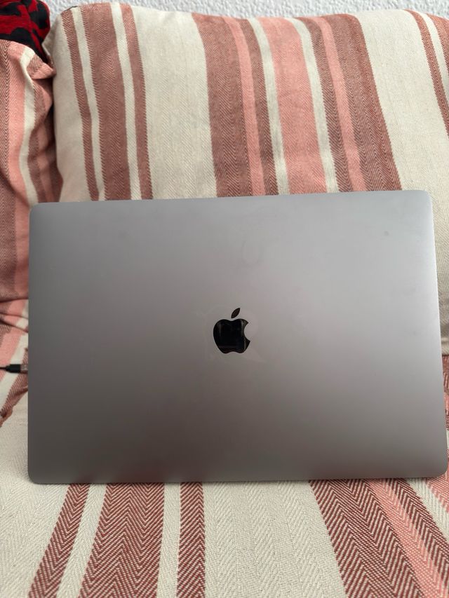 MacBook Pro 15" 2019 i9 32GB 512GB