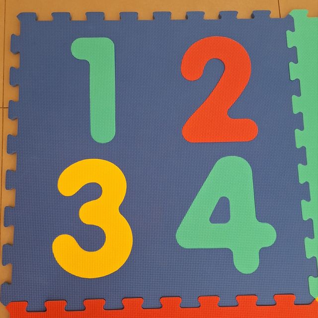 Alfombra puzzle números y formas