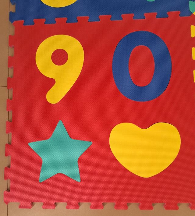 Alfombra puzzle números y formas