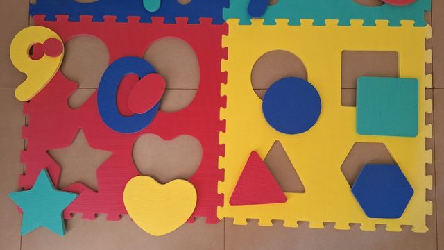 Alfombra puzzle números y formas