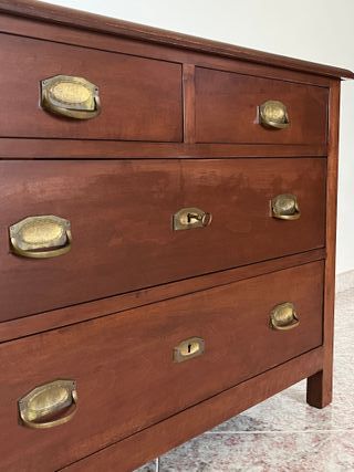 Cassettiera con specchio in legno massello 