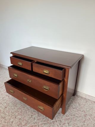 Cassettiera con specchio in legno massello 