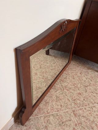 Cassettiera con specchio in legno massello 