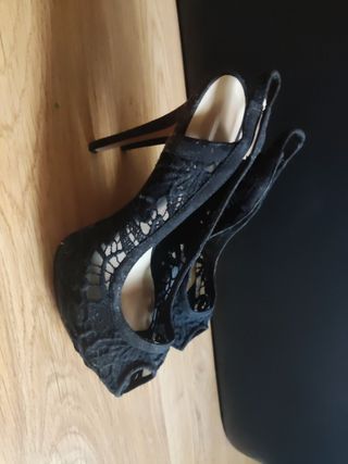 Sandalias negras + botas azules Zara tacón 38