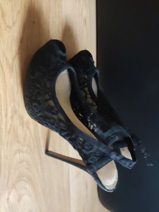 Sandalias negras + botas azules Zara tacón 38