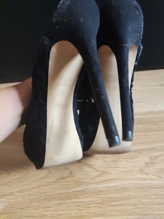 Sandalias negras + botas azules Zara tacón 38